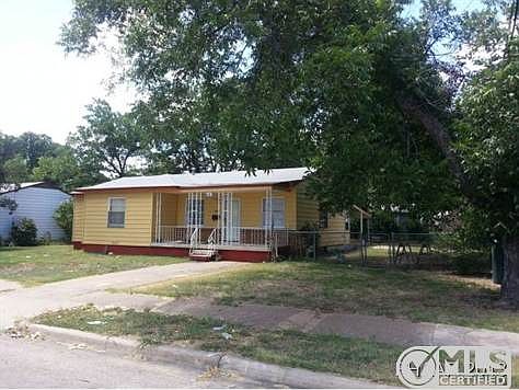 3rd image of 609 Crockett Dr