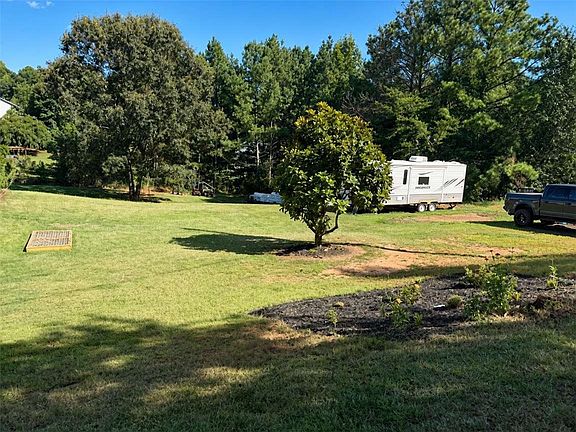 3rd image of 1237 Massey Rd