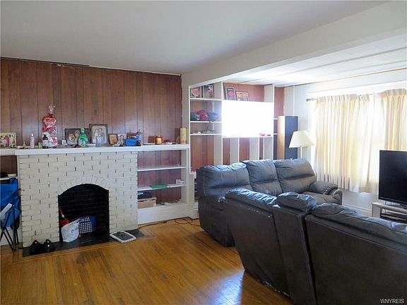 3rd image of 168 Roebling Ave