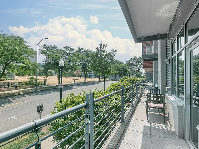 309 W Washington Ave #213 — Photo 30