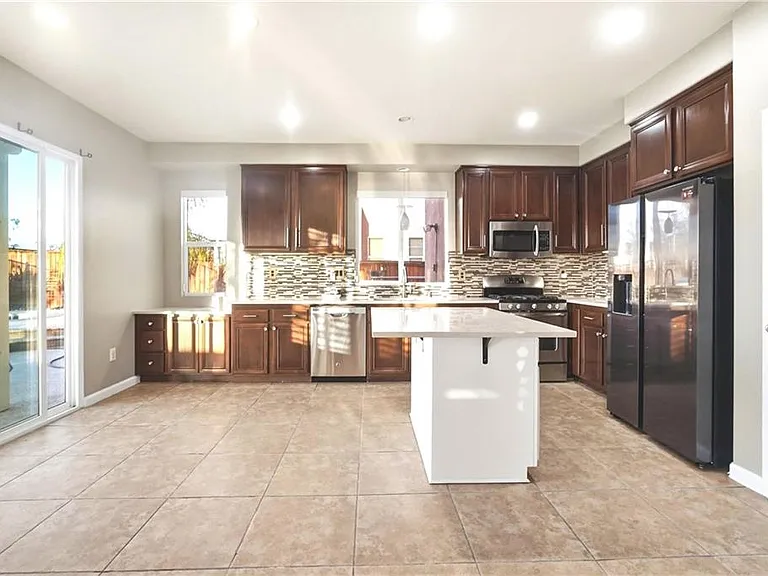 29056 Barcelona Ct — Photo 7