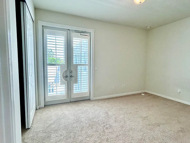 1039 Tiki Dr — Photo 11