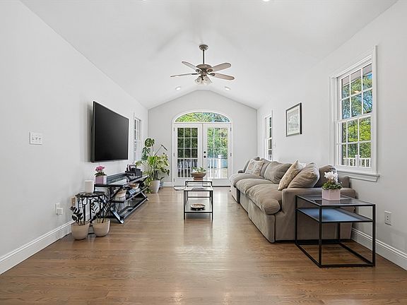4th image of 1239 Edgell Rd