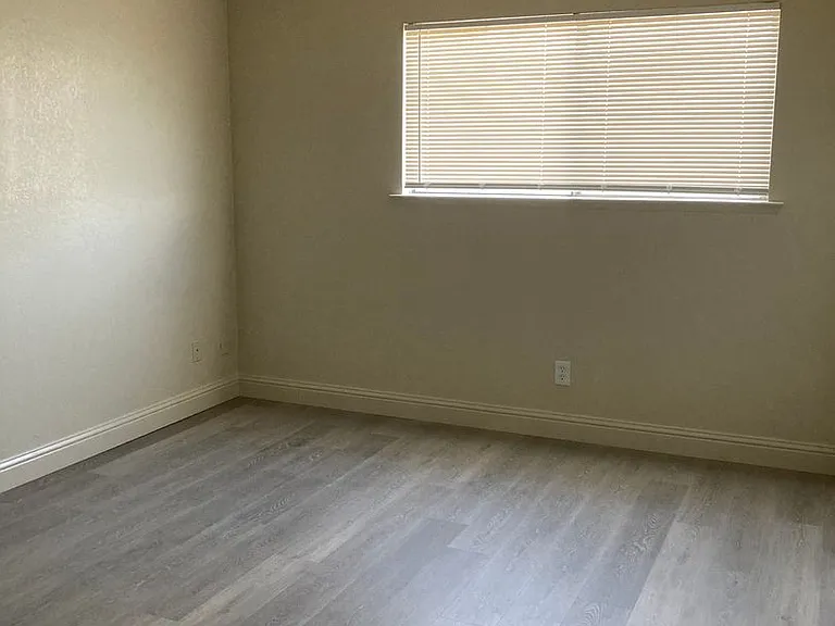 Yosemite Avenue Apartments — Photo 8