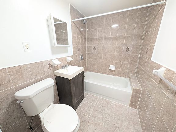 5th image of 93 E 57th St APT 1
