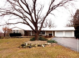 15600 Lakeside Dr, Sterling, IL 61081
