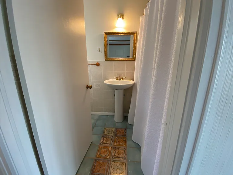 19 Wilson Way E — Photo 4