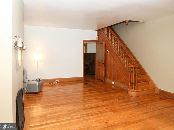 5th image of 117 W 13th St