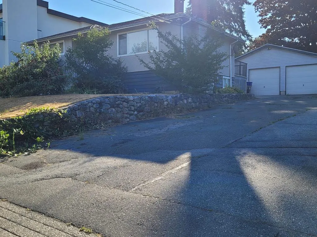 8832 Russell Dr photo 1