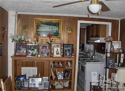 4th image of 411 Ward St