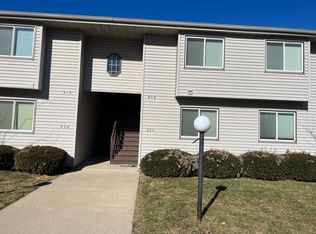 904 Kara Dr, Champaign, IL 61822