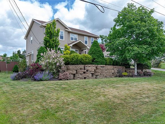 3rd image of 19 Grasmere Ave