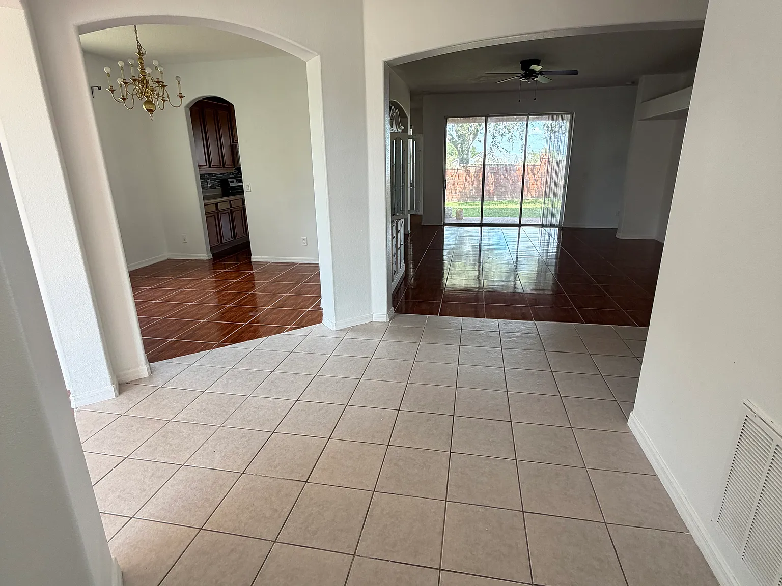 5 bed, 3444 sqft, $2,999 — Photo 2