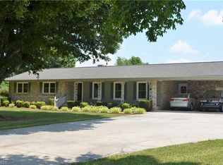 915 Greenhill Rd, Mocksville, NC 27028