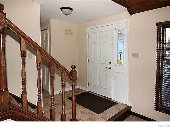 3rd image of 255 Brockmoore Dr