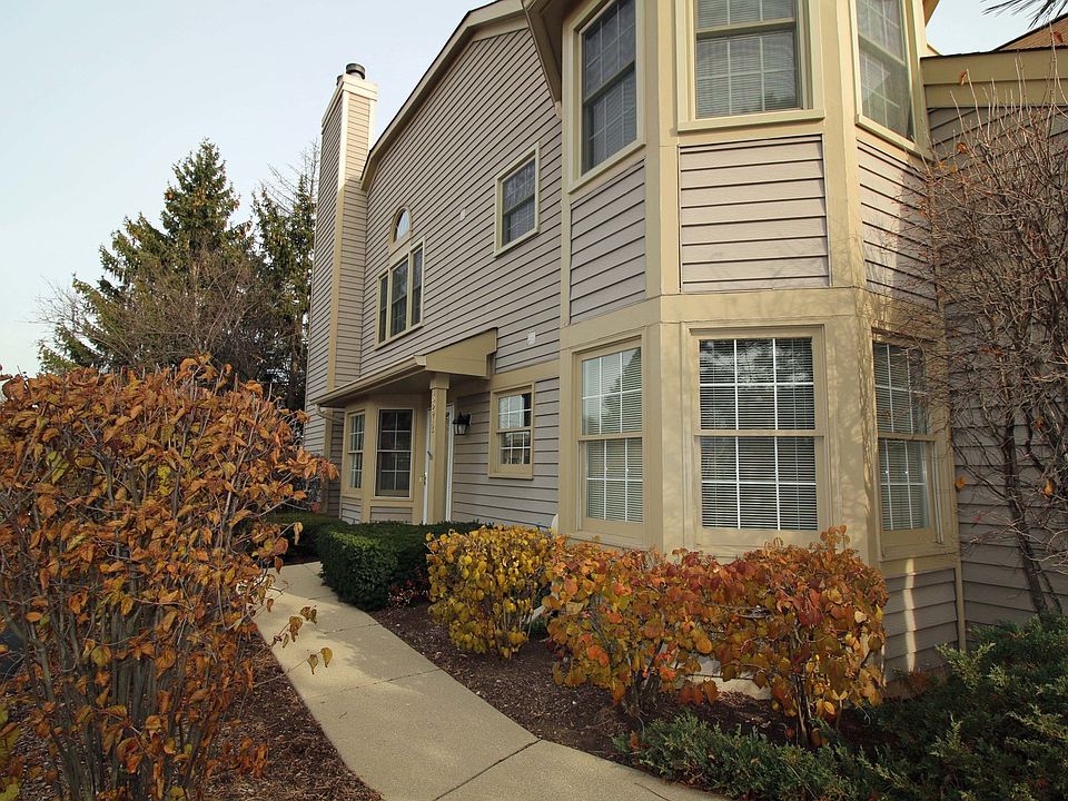 1st image of 3272 N Carriageway Dr