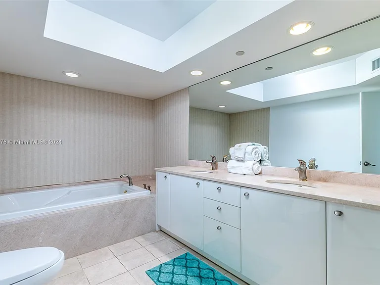 16500 Collins Ave #655 — Photo 6