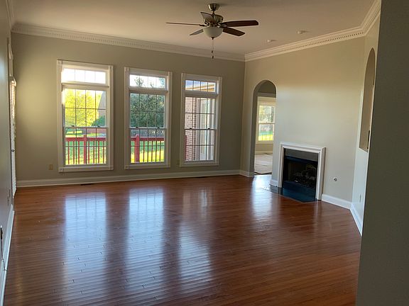4th image of 1210 Parkview Way