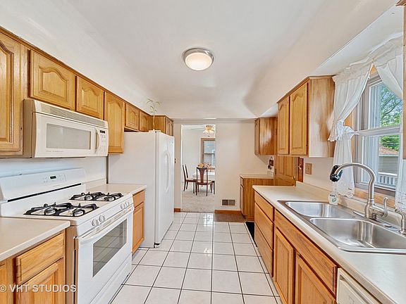 2nd image of 340 Dewey Ave