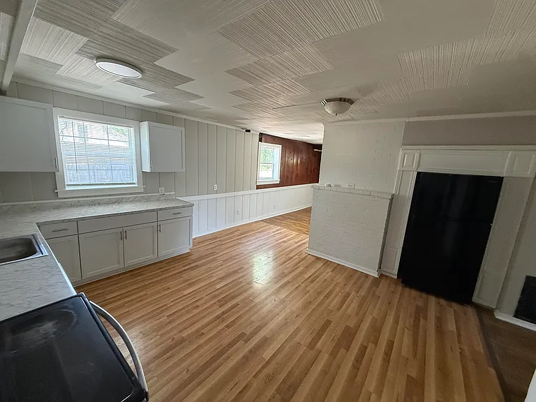2360 Liberty Rd — Photo 5