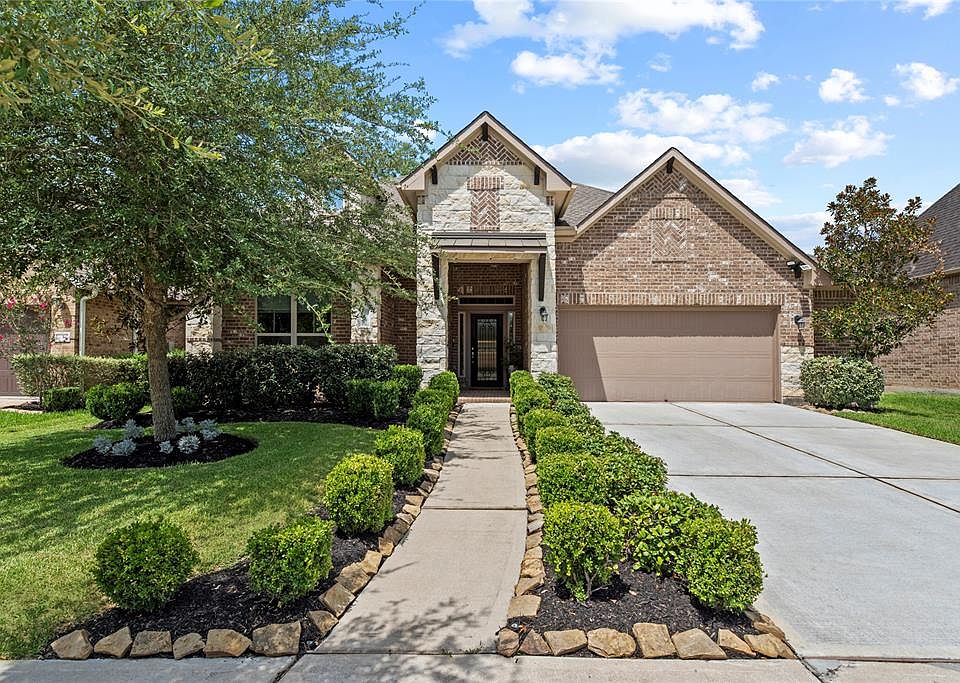 1st image of 7 Cinque Terre Dr