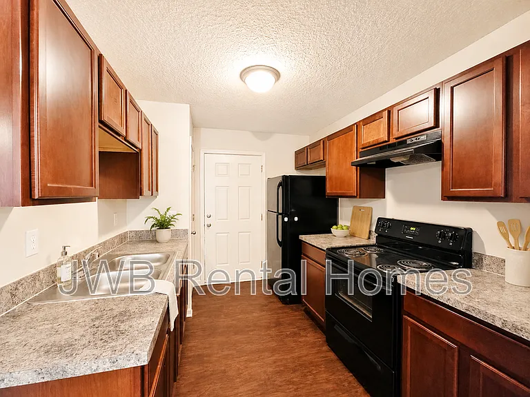 8308 Free Ave — Photo 3