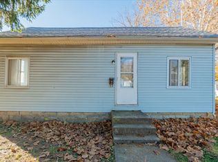 713 N George St, Clinton, IL 61727