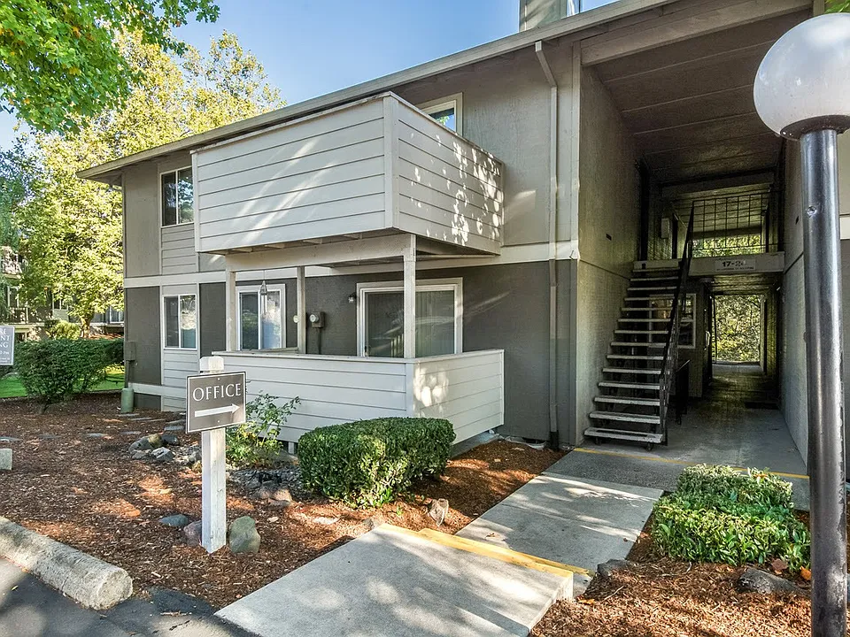 Creekside Commons Apartments