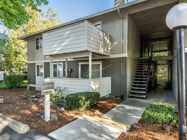 Creekside Commons Apartments