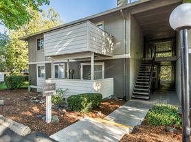 Creekside Commons Apartments