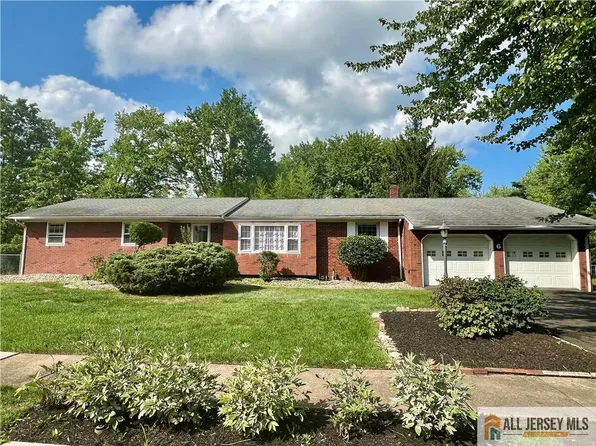 6 Donna Dr, Edison, NJ 08820
