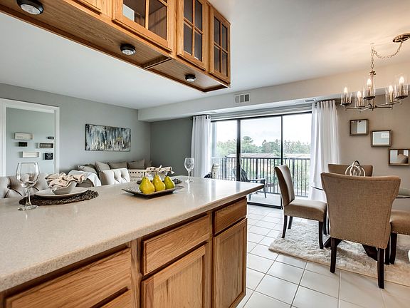 5th image of 7614 Savannah St #14/303