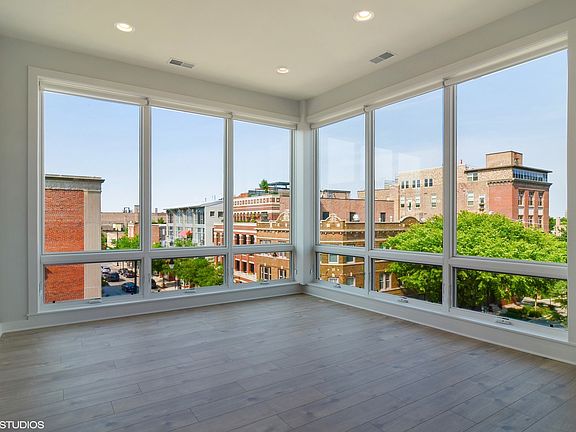 3rd image of 1507 W Carmen Ave APT 2E