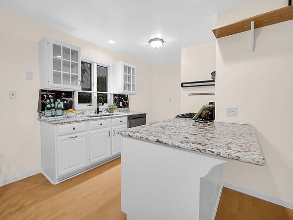 3rd image of 203 E Manor Dr