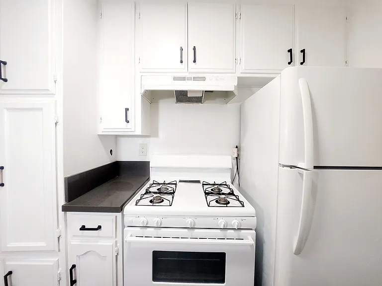 425 N Hobart Blvd — Photo 30