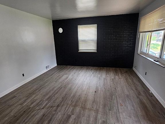 3rd image of 2020 Carpenter Dr