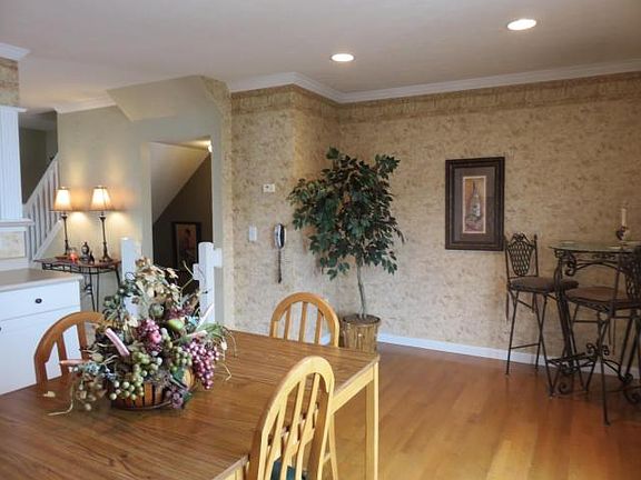 3rd image of 311 Oxford Oak Dr