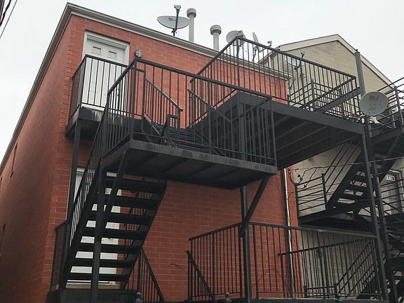 4th image of 2447 W Polk St