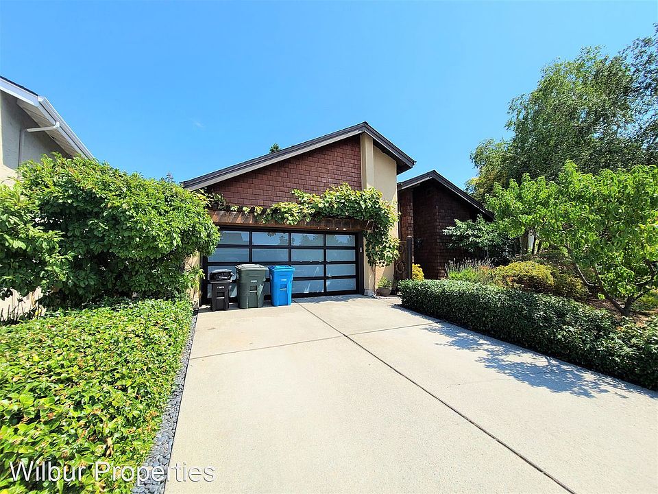 1st image of 411 Montwood Cir