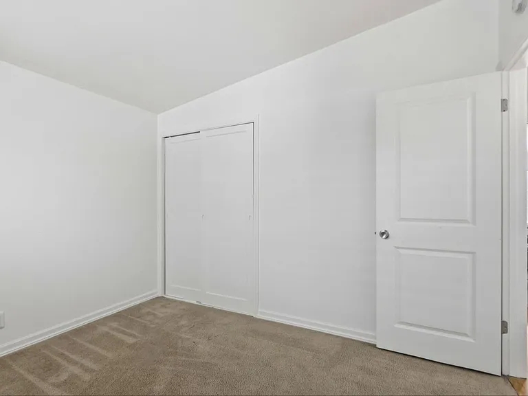 421 Burgoyne St — Photo 12