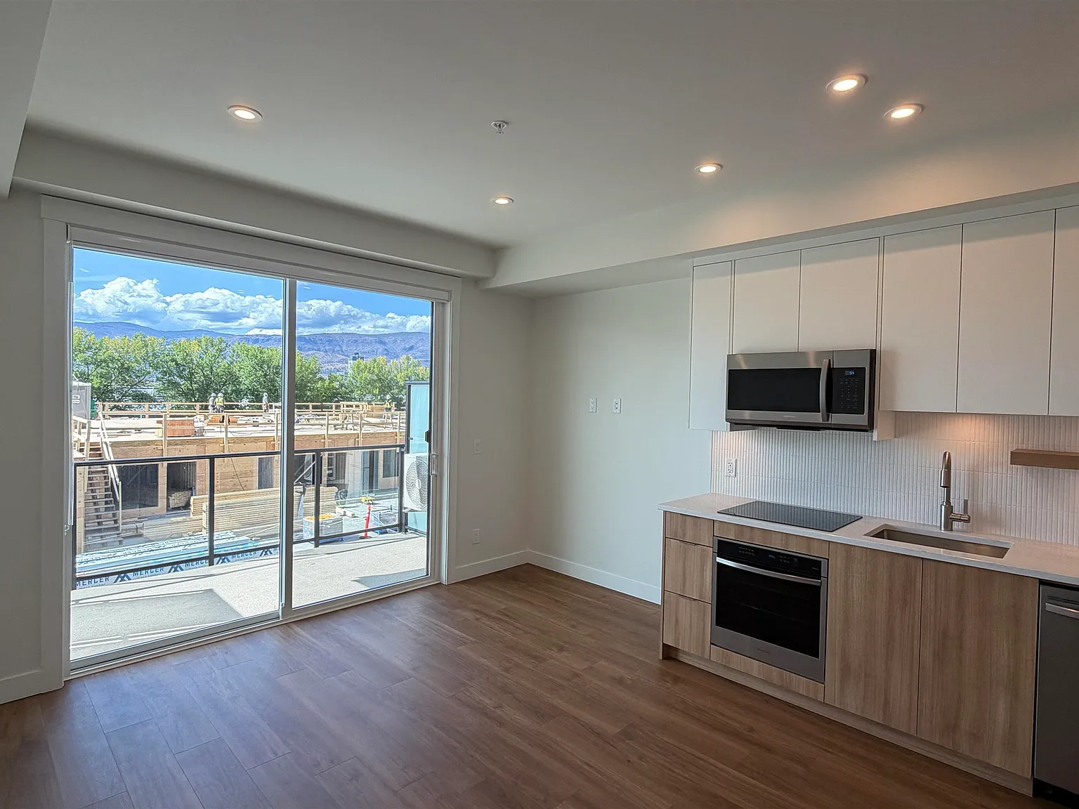 Studio, 450 sqft, $1,400 — Photo 3