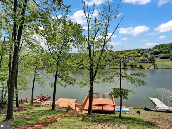 1494 Wynonah Dr, Auburn, PA 17922