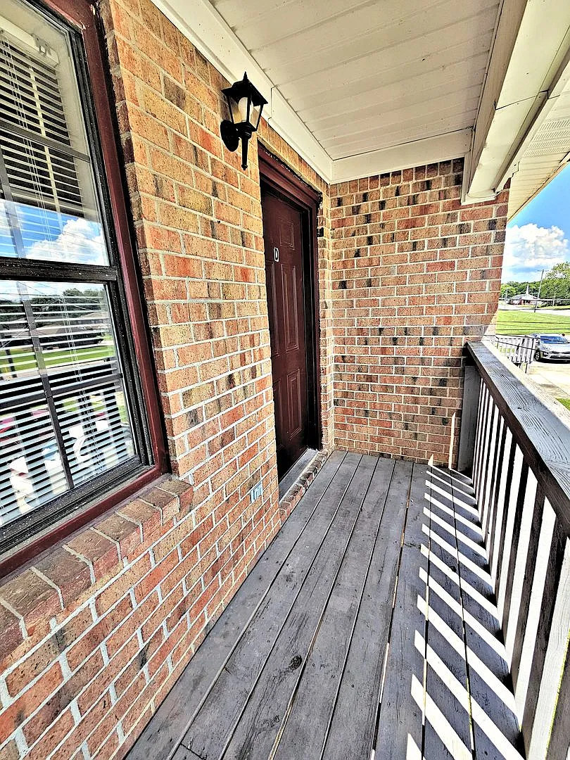 (MER-1) Cedar Lake Garden Apartments — Photo 2