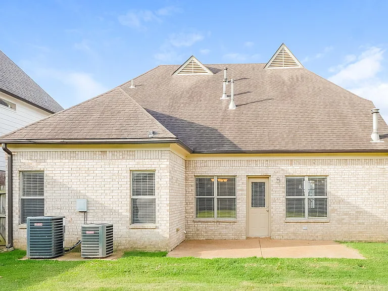 445 Green Willow Cv — Photo 16