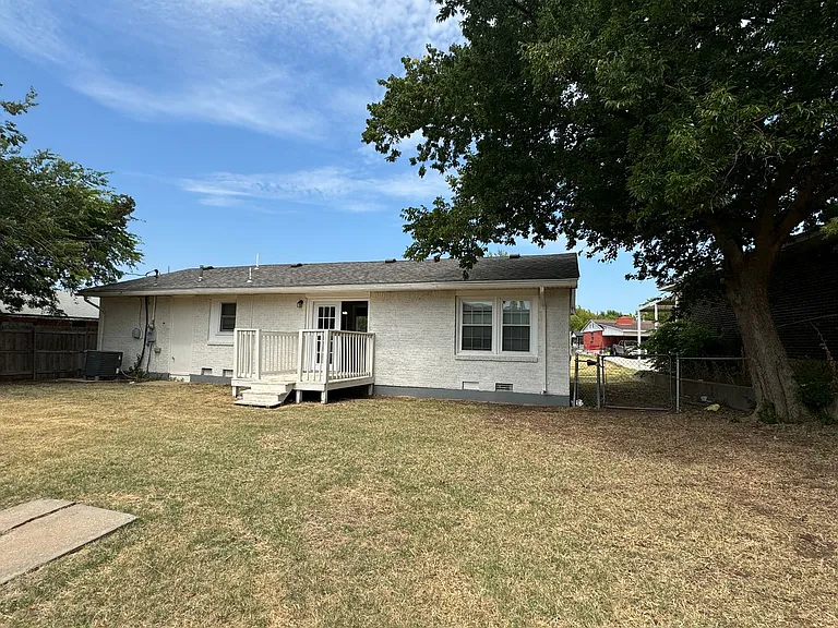 3432 NW Lincoln Ave — Photo 4