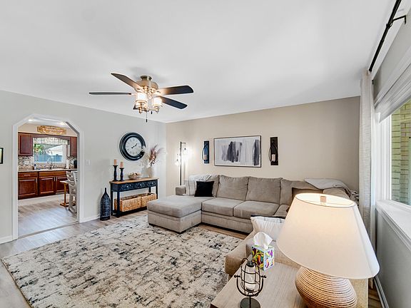 4th image of 2100 E 9th Pl
