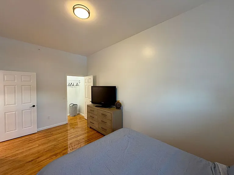 719 N 3rd Ave — Photo 25