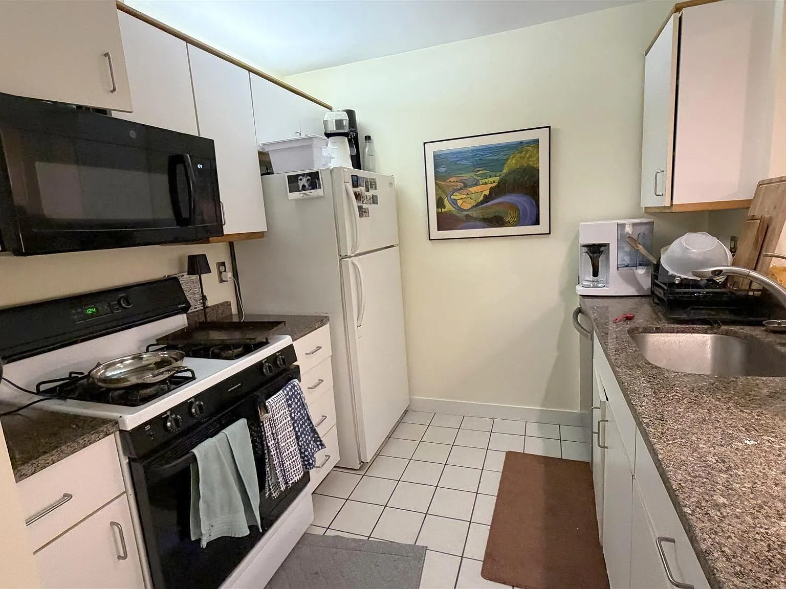 2 bed, 880 sqft, $3,600 — Photo 1