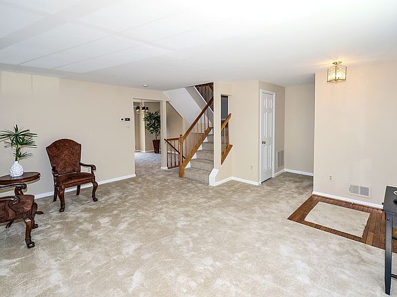 4th image of 9046 White Rose Ln