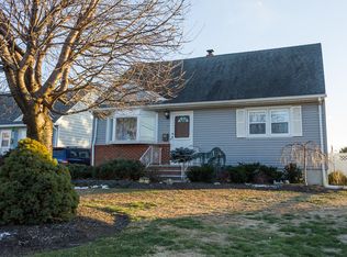 2 Krug Ct, Wallington, NJ 07057